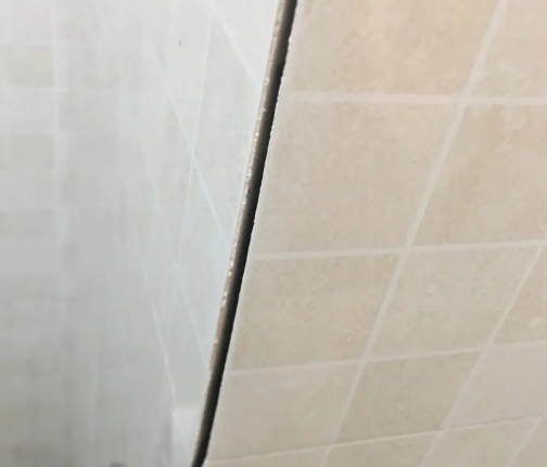 新密瓷砖空鼓维修公司分享阳台瓷砖脱落的修复过程可以分为以下几个步骤