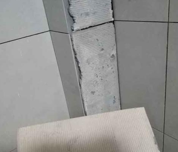 新密瓷砖空鼓维修公司分享下厨房瓷砖脱落的补救措施。